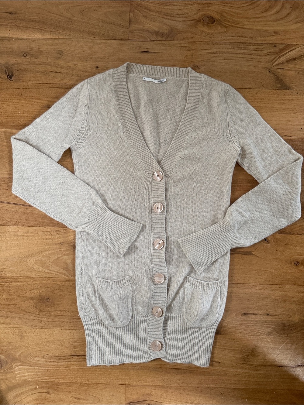 Allude Cashmere V-Neck Button Cardigan Sweater